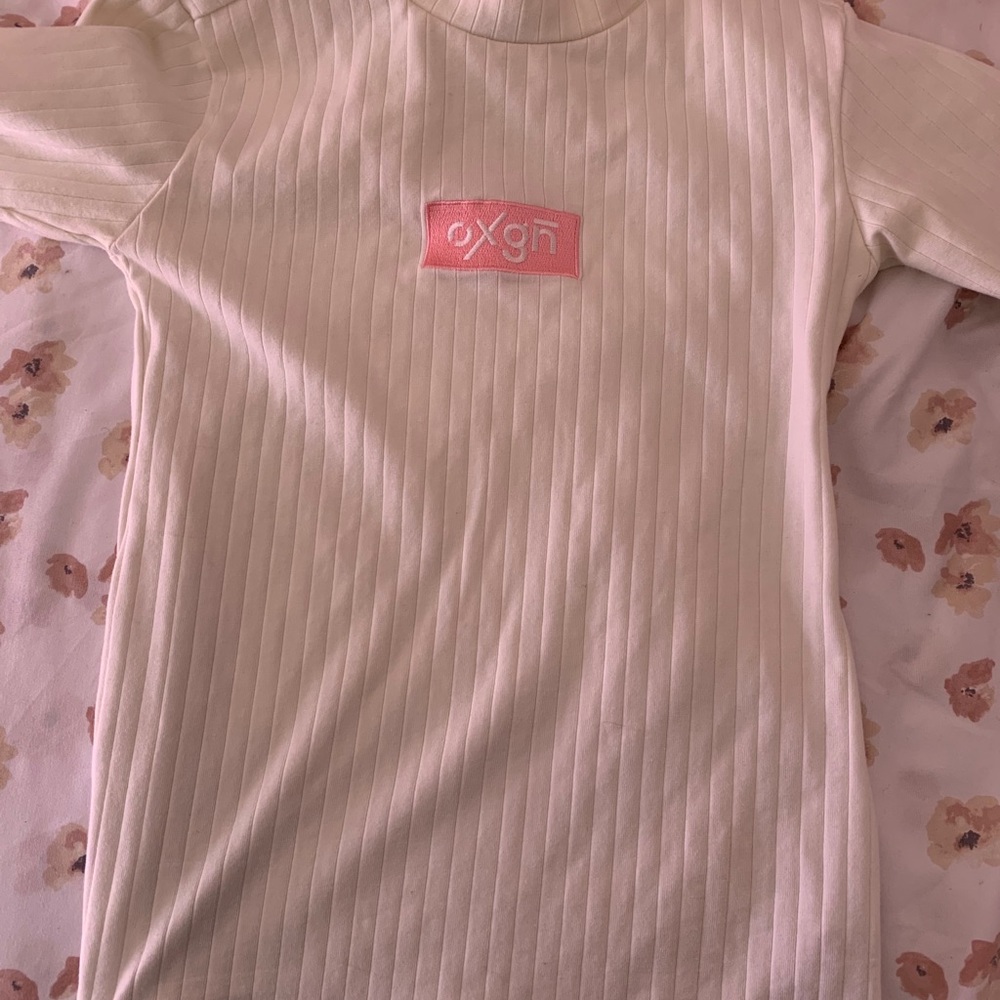White and pink ribbed crew neck fitted T shirt